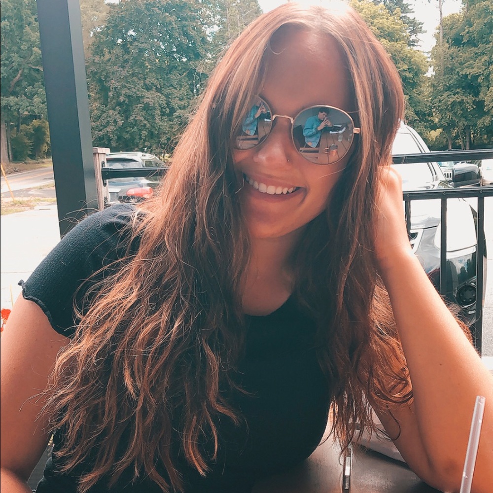 Meet your Posher, Hollie